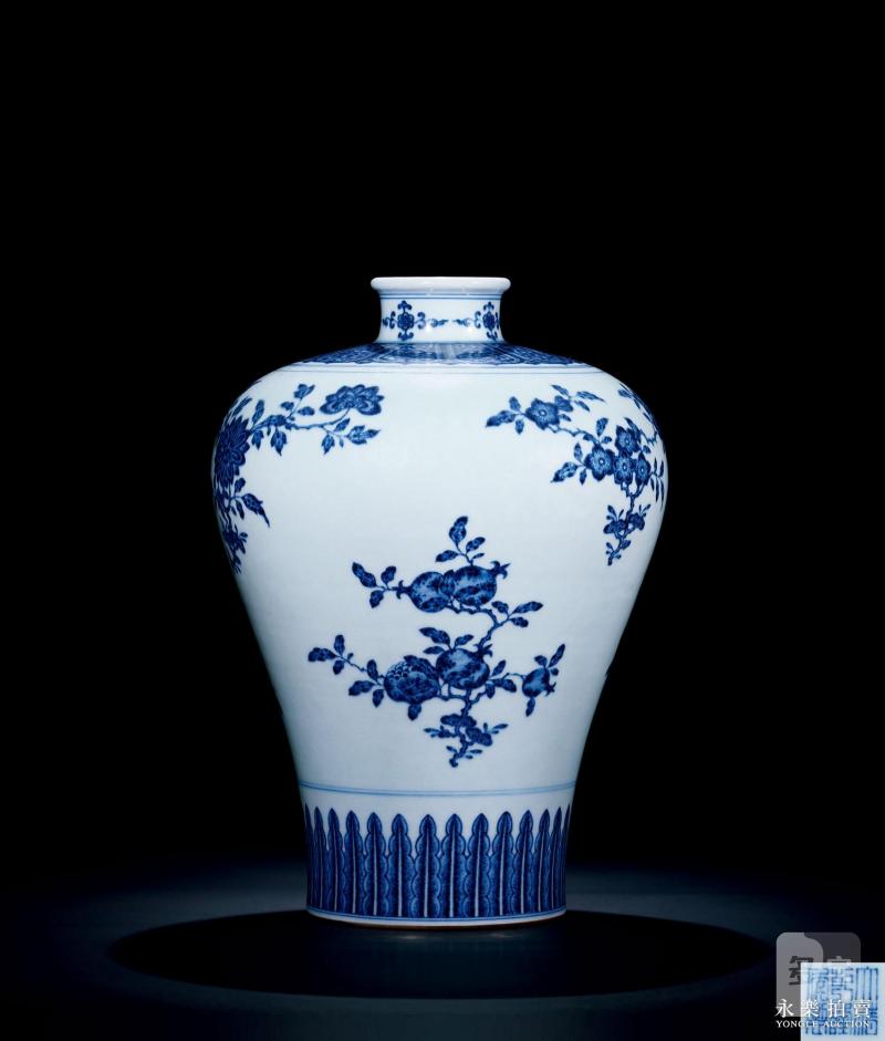 清乾隆 青花折枝花果纹梅瓶 - 图2